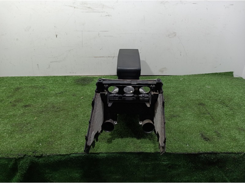 Recambio de consola central tras. para volkswagen passat berlina (3c2) advance referencia OEM IAM 3C0863319AD 3C0858329A 3C08642