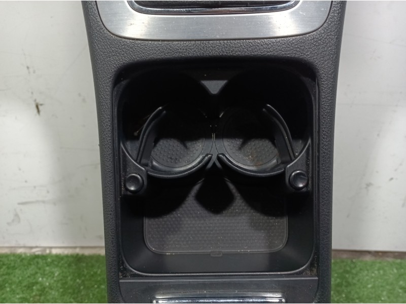 Recambio de consola central tras. para volkswagen passat berlina (3c2) advance referencia OEM IAM 3C0863319AD 3C0858329A 3C08642