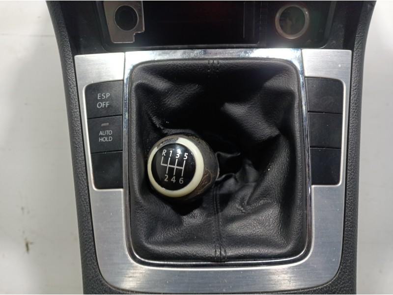 Recambio de consola central tras. para volkswagen passat berlina (3c2) advance referencia OEM IAM 3C0863319AD 3C0858329A 3C08642