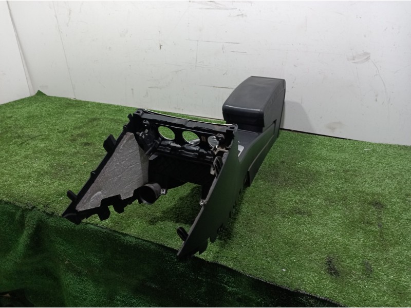 Recambio de consola central tras. para volkswagen passat berlina (3c2) advance referencia OEM IAM 3C0863319AD 3C0858329A 3C08642