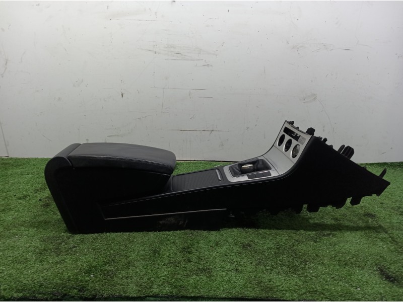 Recambio de consola central tras. para volkswagen passat berlina (3c2) advance referencia OEM IAM 3C0863319AD 3C0858329A 3C08642