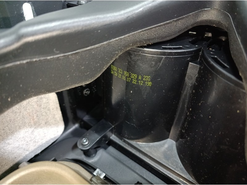 Recambio de consola central tras. para volkswagen passat berlina (3c2) advance referencia OEM IAM 3C0863319AD 3C0858329A 3C08642