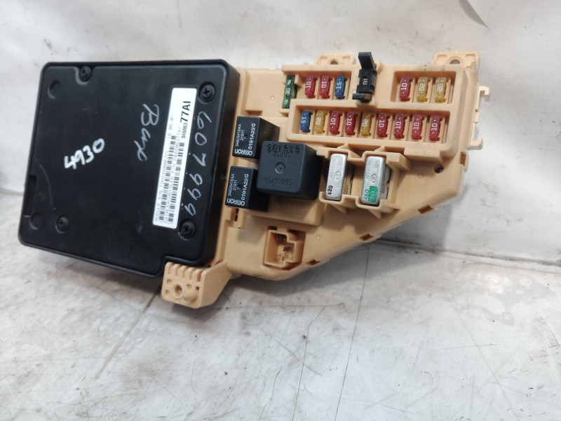 Recambio de caja reles / fusibles para chrysler sebring berlina (jr41) 2.0 le referencia OEM IAM 04606377AI 04606377AI 04606377A