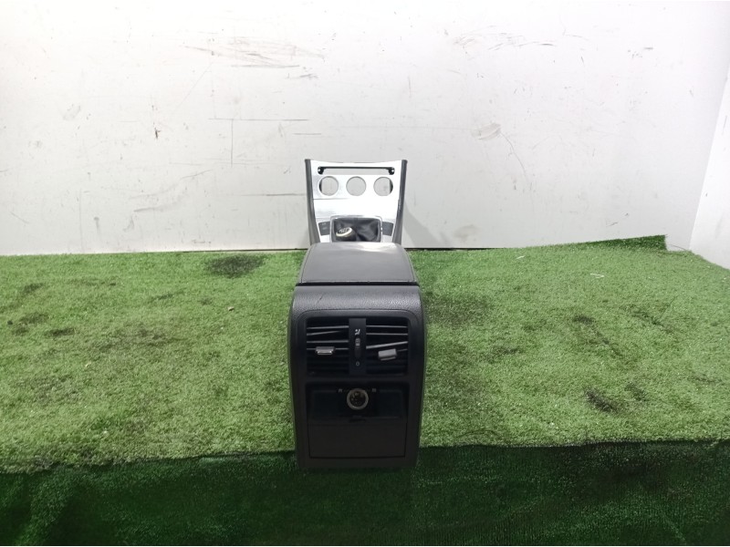 Recambio de consola central tras. para volkswagen passat berlina (3c2) advance referencia OEM IAM 3C0863319AD 3C0858329A 3C08642