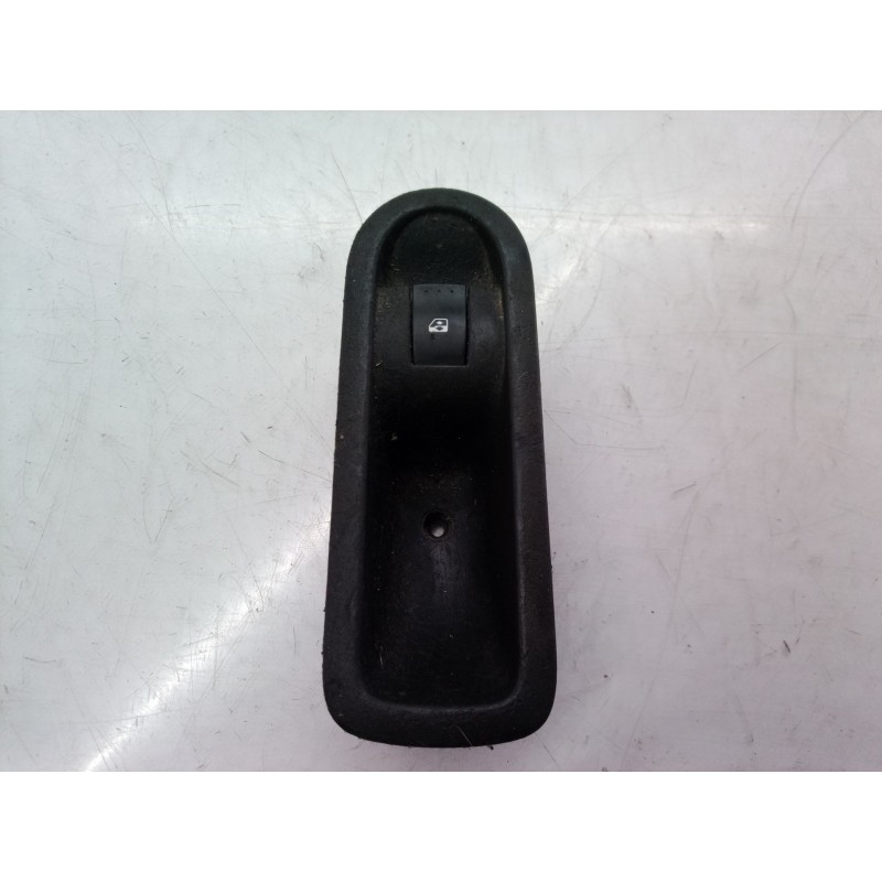 Recambio de mando elevalunas trasero izquierdo para renault megane ii berlina 5p confort authentique referencia OEM IAM 15601554