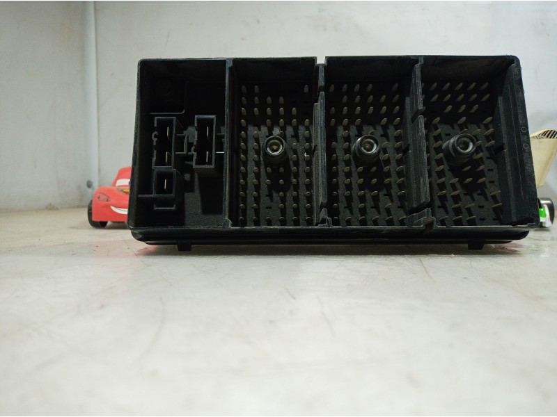 Recambio de caja reles / fusibles para chevrolet evanda referencia OEM IAM 96422832 96422832 96422832