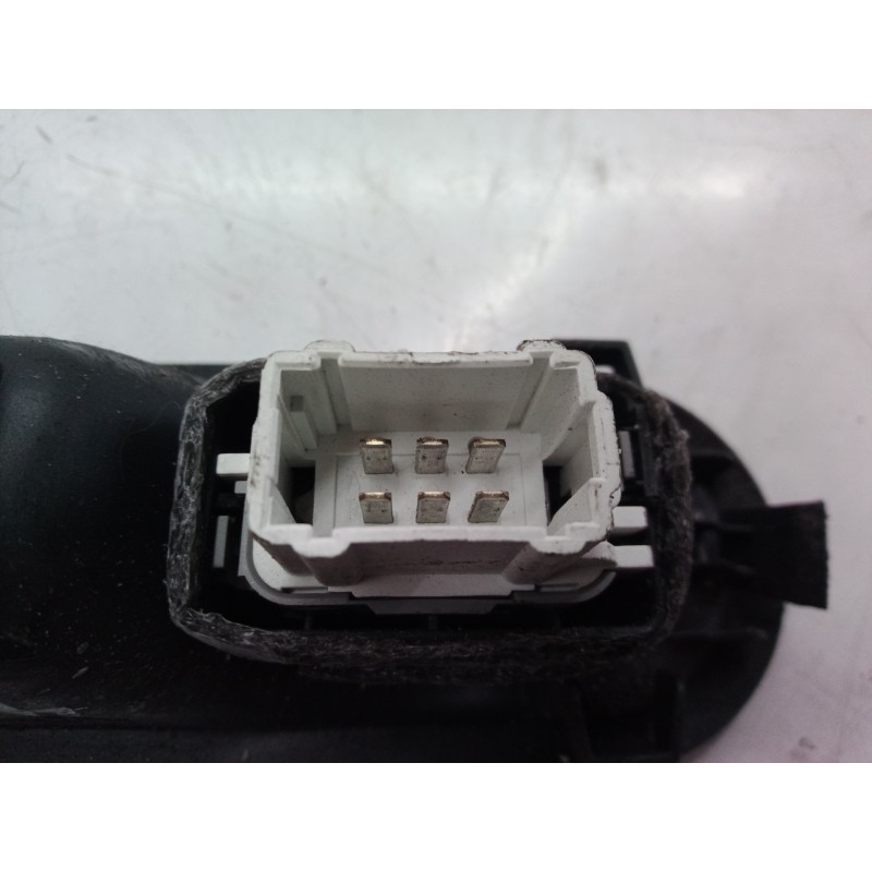 Recambio de mando elevalunas trasero izquierdo para renault megane ii berlina 5p confort authentique referencia OEM IAM 15601554