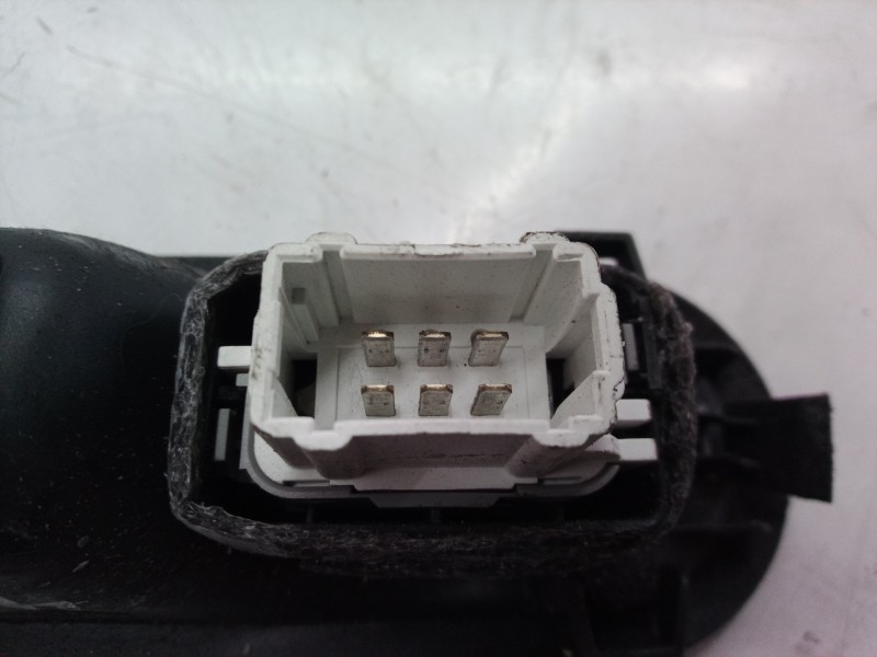 Recambio de mando elevalunas trasero izquierdo para renault megane ii berlina 5p confort authentique referencia OEM IAM 15601554