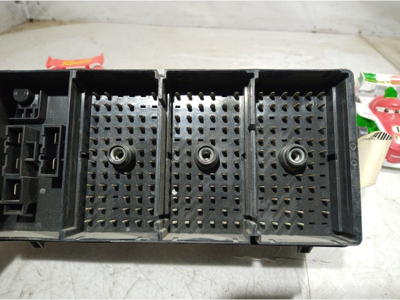 Recambio de caja reles / fusibles para chevrolet evanda referencia OEM IAM 96422832 96422832 96422832