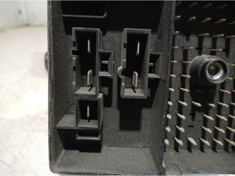 Recambio de caja reles / fusibles para chevrolet evanda referencia OEM IAM 96422832 96422832 96422832