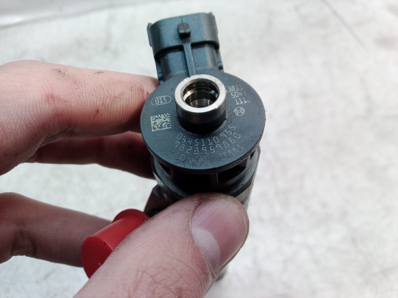 Recambio de inyector para peugeot 308 sw allure referencia OEM IAM 9828959880 9828959880 9828959880