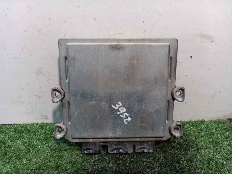 Recambio de centralita motor uce para ford fiesta (cbk) ambiente referencia OEM IAM 3S6112A650LB 3S6112A650LB I002081