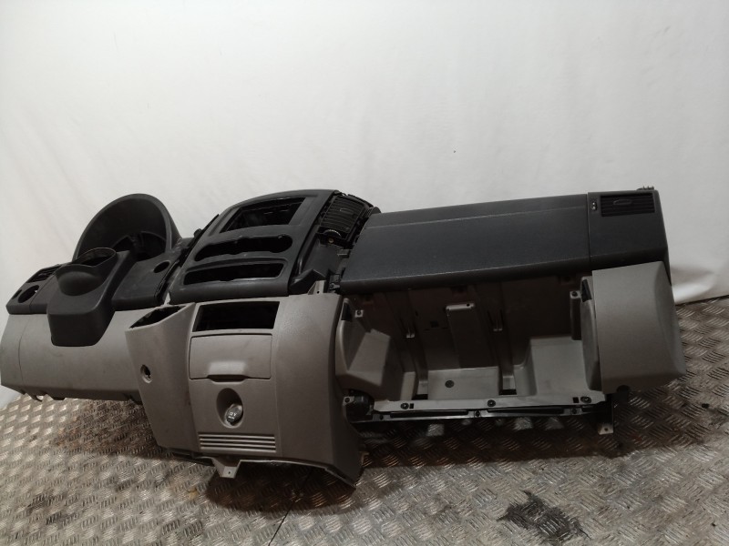 Recambio de salpicadero para volkswagen crafter caja cerrada 2.0 tdi referencia OEM IAM   