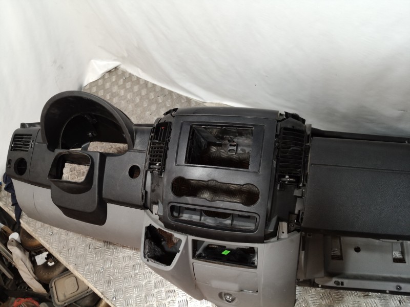 Recambio de salpicadero para volkswagen crafter caja cerrada 2.0 tdi referencia OEM IAM   