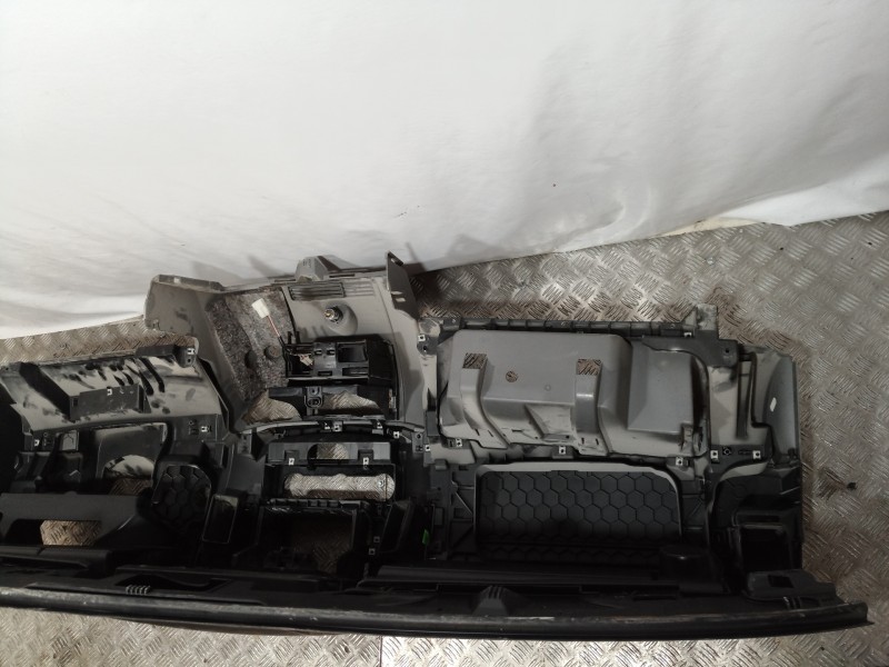 Recambio de salpicadero para volkswagen crafter caja cerrada 2.0 tdi referencia OEM IAM   