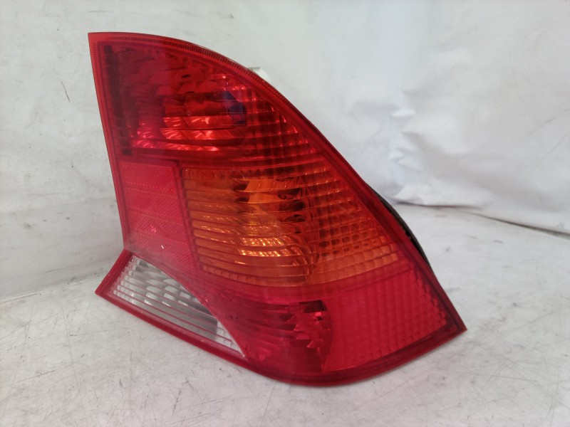 Recambio de piloto trasero derecho para ford focus berlina (cak) ambiente referencia OEM IAM 1150021 1150021 1150021