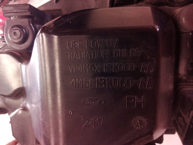 Recambio de faro derecho para ford focus berlina (cap) trend referencia OEM IAM 4M5113K060AA 4M5113K060AA VP4M5X13K060AA