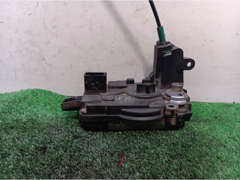 Recambio de cerradura puerta delantera derecha para opel astra h berlina cosmo referencia OEM IAM 13128112 13128112 13128112