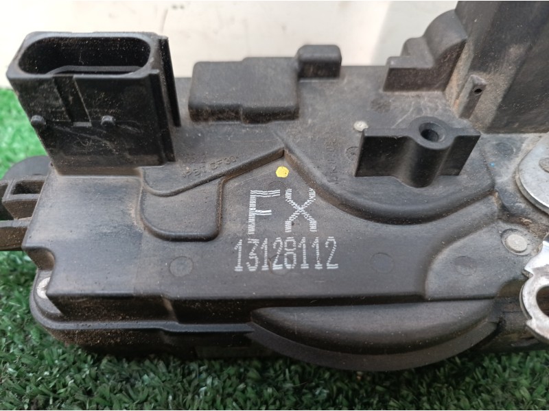 Recambio de cerradura puerta delantera derecha para opel astra h berlina cosmo referencia OEM IAM 13128112 13128112 13128112