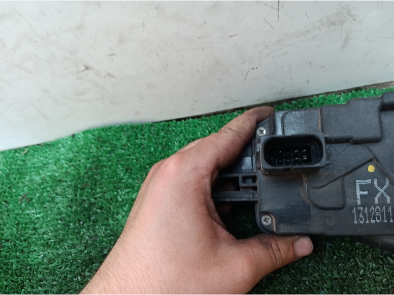 Recambio de cerradura puerta delantera derecha para opel astra h berlina cosmo referencia OEM IAM 13128112 13128112 13128112