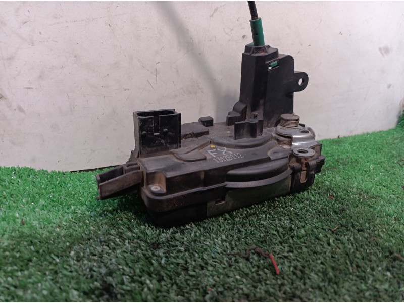 Recambio de cerradura puerta delantera derecha para opel astra h berlina cosmo referencia OEM IAM 13128112 13128112 13128112