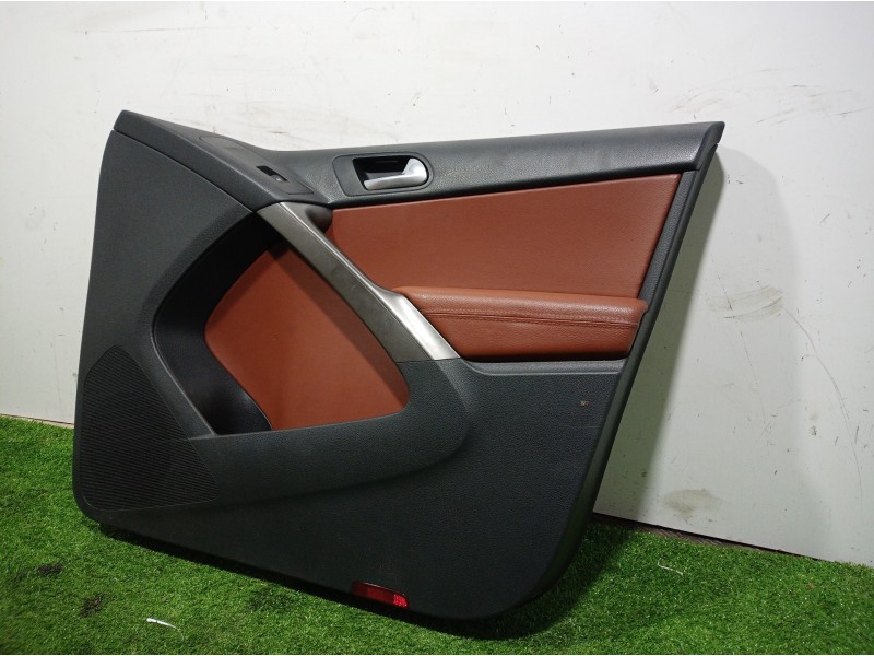 Recambio de guarnecido puerta delantera derecha para volkswagen tiguan (5n1) 2.0 tdi referencia OEM IAM 5N0012002A 5N0867012 5N1