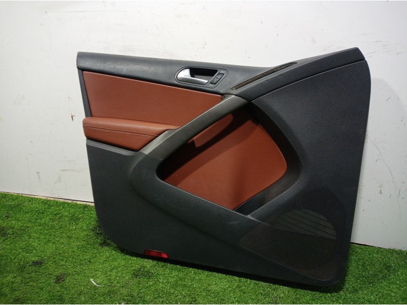 Recambio de guarnecido puerta delantera izquierda para volkswagen tiguan (5n1) 2.0 tdi referencia OEM IAM 5N0011002A 5N186725581