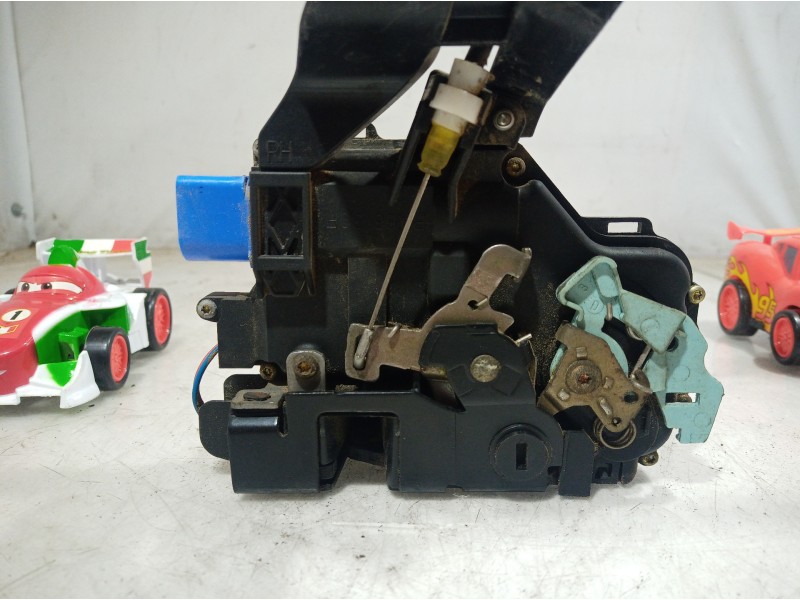 Recambio de cerradura puerta delantera derecha para volkswagen touareg (7la) tdi r5 referencia OEM IAM 7L0839016 7L0839016 7L083