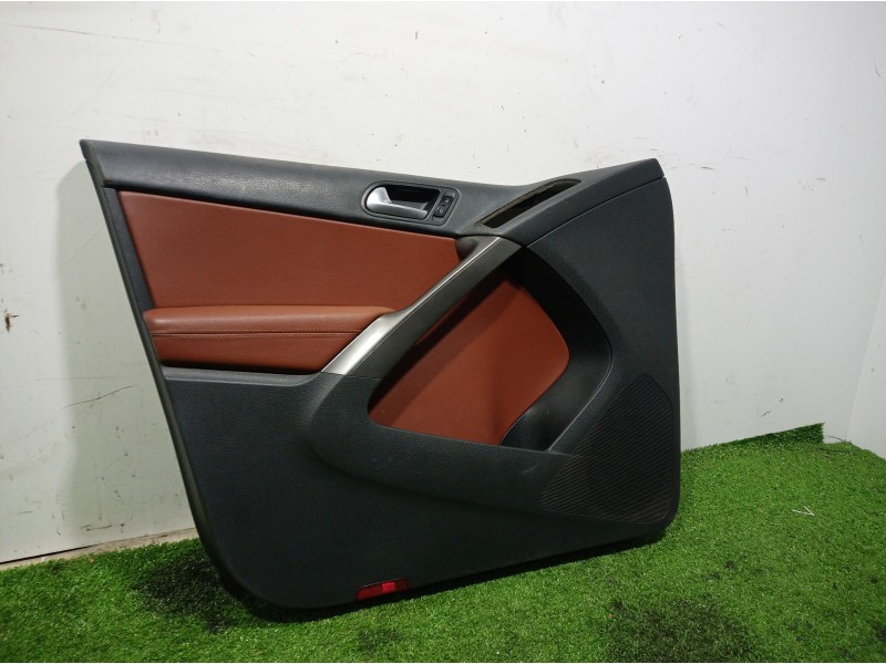 Recambio de guarnecido puerta delantera izquierda para volkswagen tiguan (5n1) 2.0 tdi referencia OEM IAM 5N0011002A 5N186725581