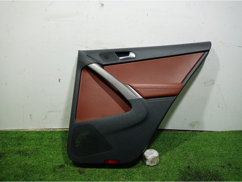 Recambio de guarnecido puerta trasera derecha para volkswagen tiguan (5n1) 2.0 tdi referencia OEM IAM 5N0212000B 5N0212000B 5N08