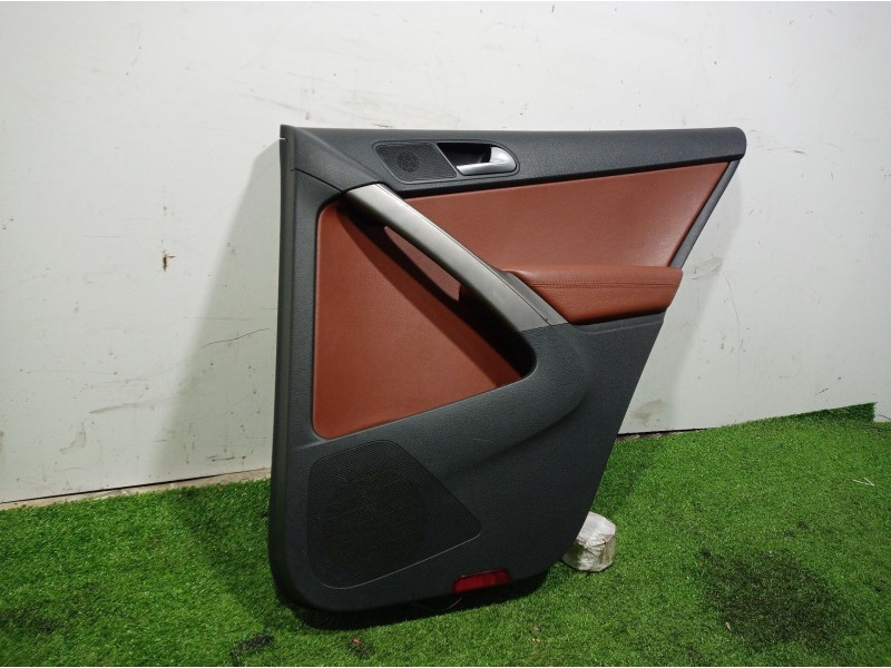 Recambio de guarnecido puerta trasera derecha para volkswagen tiguan (5n1) 2.0 tdi referencia OEM IAM 5N0212000B 5N0212000B 5N08