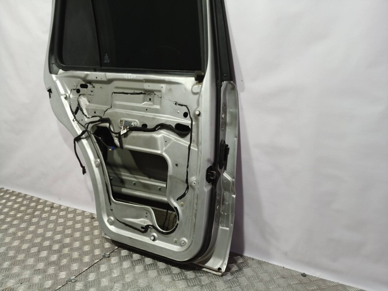 Recambio de puerta trasera izquierda para mercedes-benz clase m (w163) 400 cdi (163.128) referencia OEM IAM   