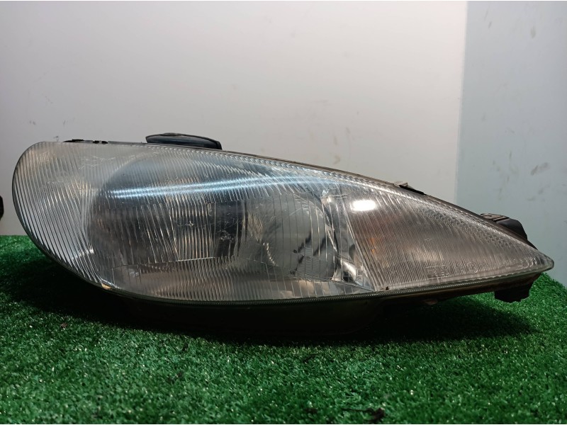 Recambio de faro derecho para peugeot 206 berlina referencia OEM IAM   