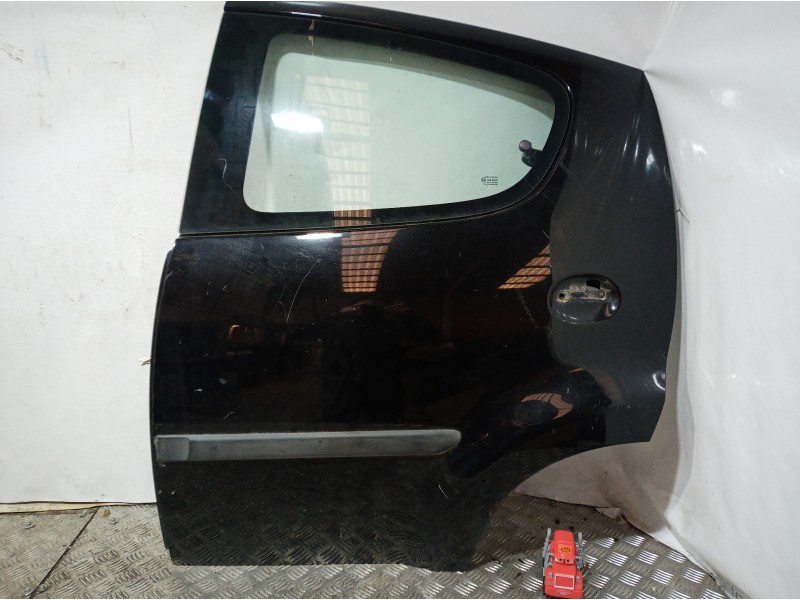 Recambio de puerta trasera izquierda para peugeot 107 básico referencia OEM IAM   