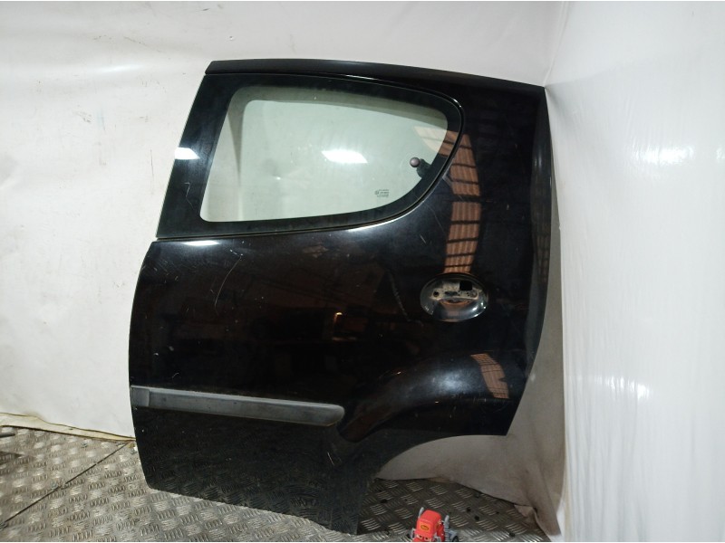 Recambio de puerta trasera izquierda para peugeot 107 básico referencia OEM IAM   