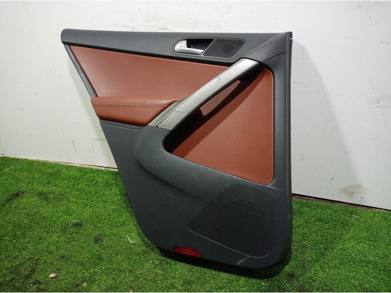 Recambio de guarnecido puerta trasera izquierda para volkswagen tiguan (5n1) 2.0 tdi referencia OEM IAM 5N0211000B 5N0211000B 5N