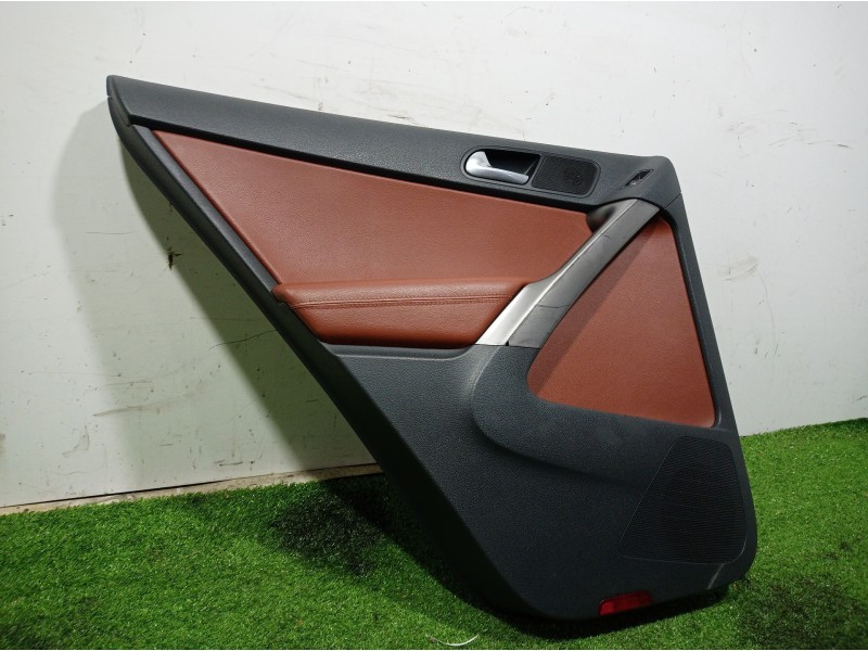 Recambio de guarnecido puerta trasera izquierda para volkswagen tiguan (5n1) 2.0 tdi referencia OEM IAM 5N0211000B 5N0211000B 5N