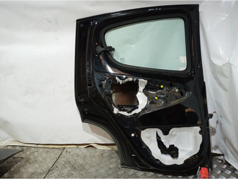 Recambio de puerta trasera izquierda para peugeot 107 básico referencia OEM IAM   