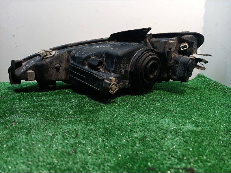Recambio de faro derecho para peugeot 206 berlina referencia OEM IAM   
