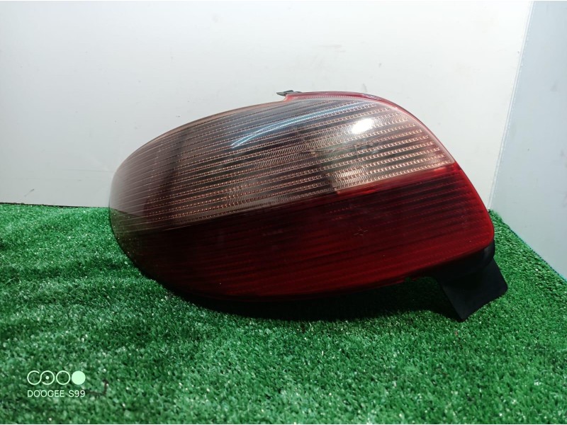 Recambio de piloto trasero izquierdo para peugeot 206 berlina referencia OEM IAM 2531G 2531G 2531G