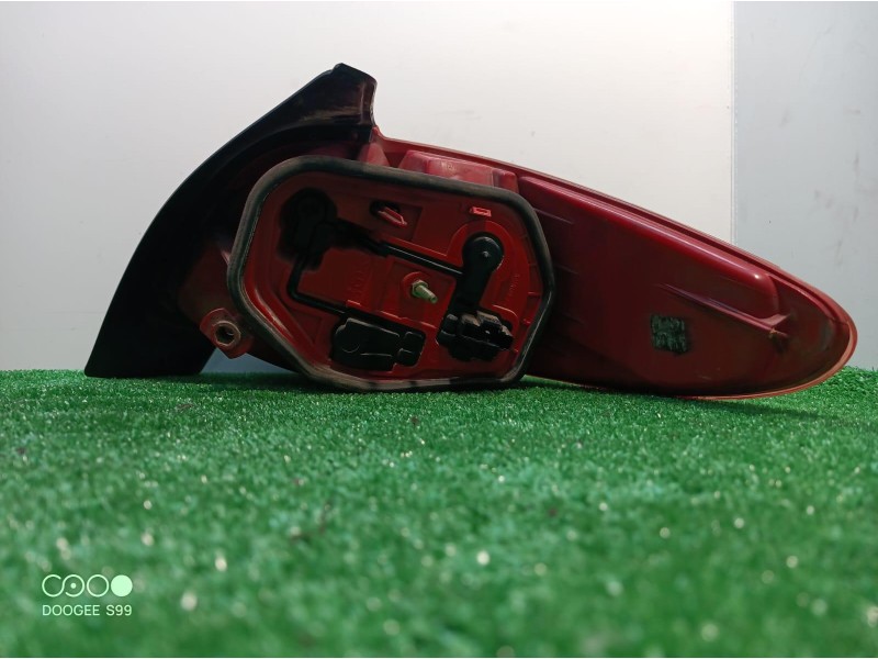 Recambio de piloto trasero izquierdo para peugeot 206 berlina referencia OEM IAM 2531G 2531G 2531G