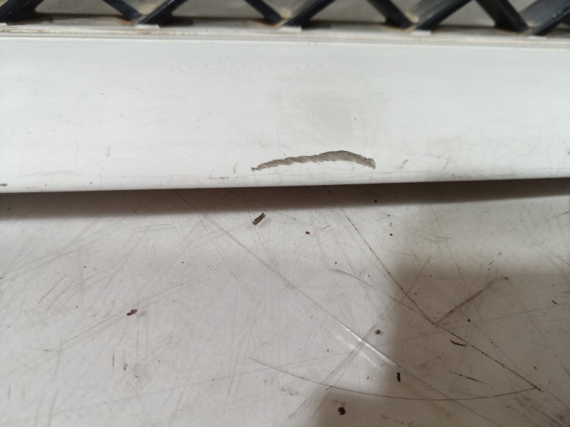 Recambio de rejilla paragolpes central para subaru justy j10 (kad) 1200 referencia OEM IAM   