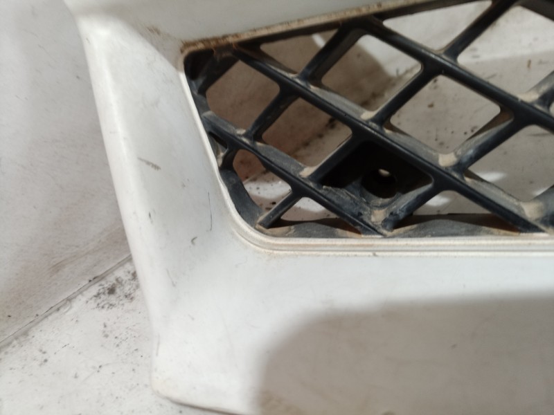 Recambio de rejilla paragolpes central para subaru justy j10 (kad) 1200 referencia OEM IAM   