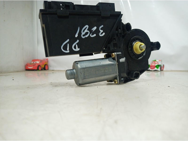 Recambio de motor elevalunas delantero derecho para volkswagen touareg (7la) tdi r5 referencia OEM IAM 7L0959702A 7L0959702A 7L0