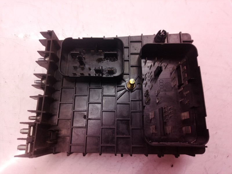 Recambio de caja reles / fusibles para audi a3 (8p) 1.9 tdi ambiente referencia OEM IAM 01394932 01394932 1K0937124