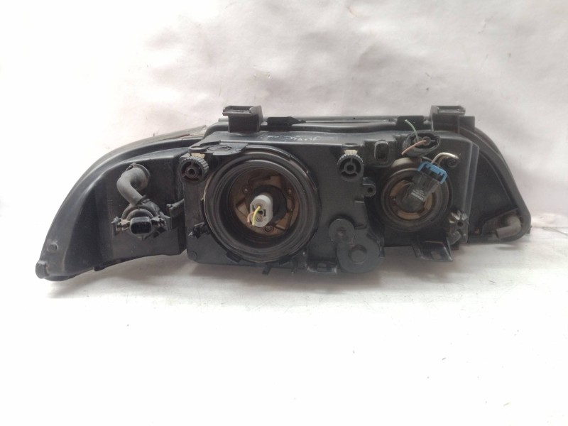 Recambio de faro izquierdo para bmw serie 3 berlina (e46) referencia OEM IAM   