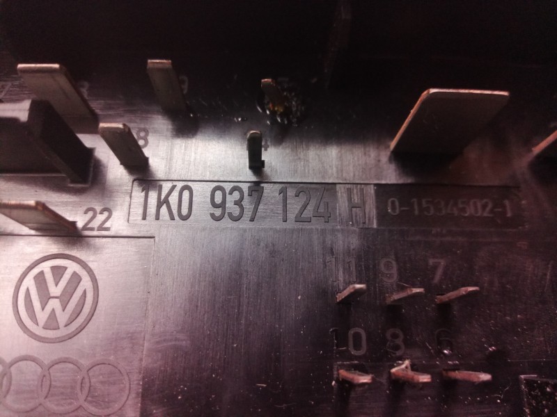 Recambio de caja reles / fusibles para audi a3 (8p) 1.9 tdi ambiente referencia OEM IAM 01394932 01394932 1K0937124