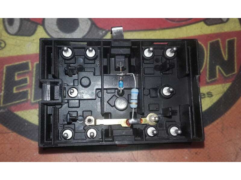 Recambio de mando elevalunas delantero izquierdo para bmw serie 7 (e32) referencia OEM IAM 1379075  