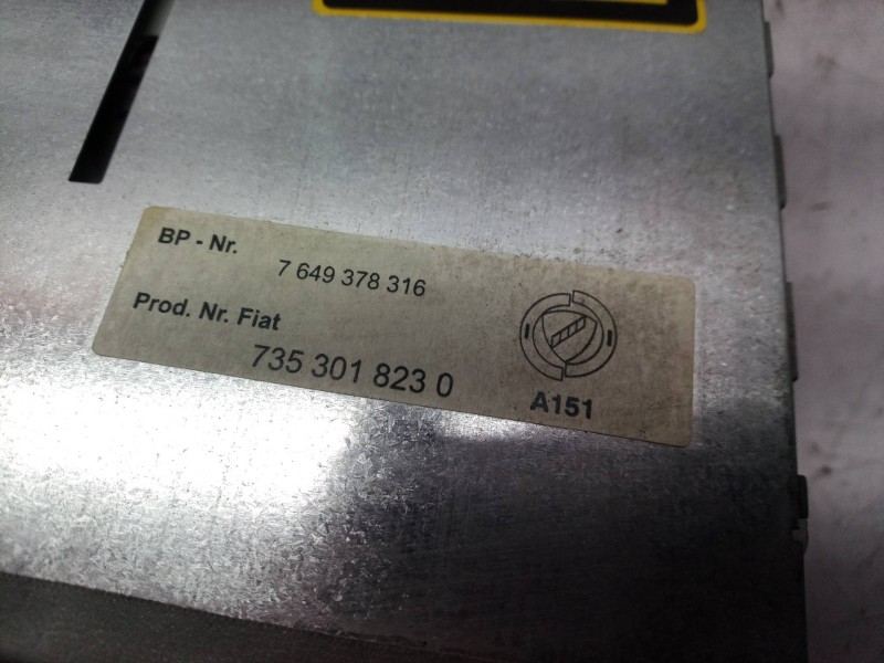 Recambio de sistema audio / radio cd para alfa romeo 147 (190) referencia OEM IAM 7353018230 7353018230 7353018230