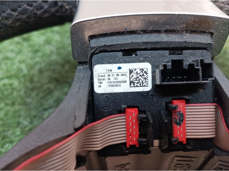 Recambio de volante para volkswagen tiguan (5n1) 2.0 tdi referencia OEM IAM PV61618394D00 61618396 1K0959538F